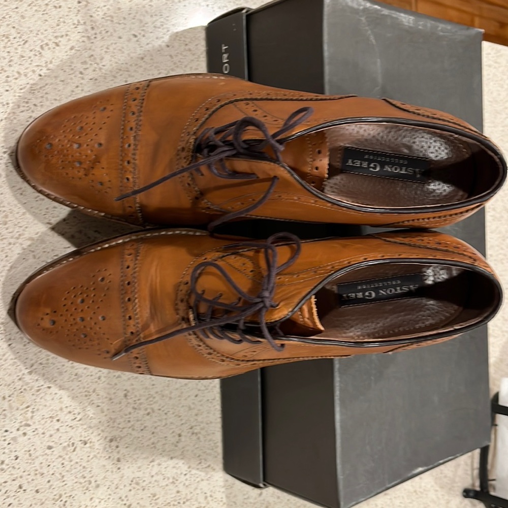Tan Cap Toe Shoes Size 10.5